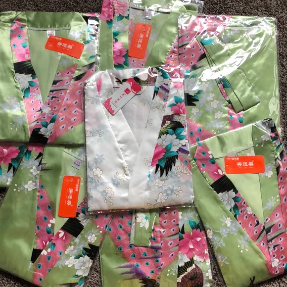 9 bridesmaid robes - 6 light green, 2 mint green and 1 white NWT - Picture 4 of 8